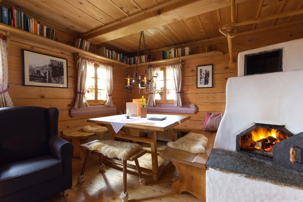 Almdorf Seinerzeit Hotel Wiedweg Стая снимка